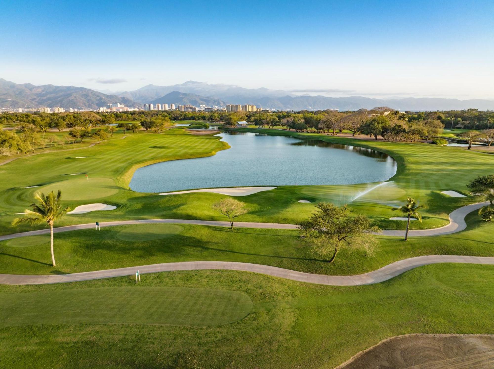 Отель Grand Luxxe With Free Golf Нуэво-Вальярта Экстерьер фото