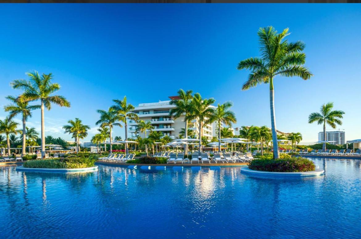 Отель Grand Luxxe With Free Golf Нуэво-Вальярта Экстерьер фото
