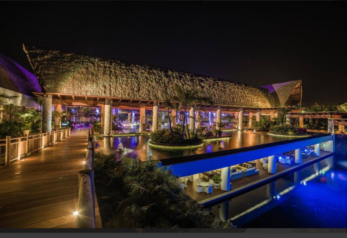 Отель Grand Luxxe With Free Golf Нуэво-Вальярта Экстерьер фото